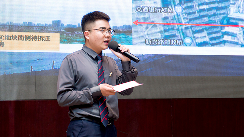 侯邵轩 副本.jpg